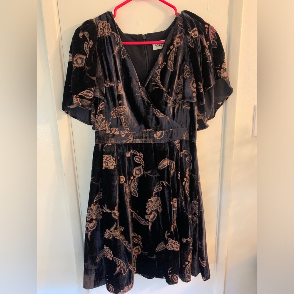 Eliza J Black and Gold Velvet Midi Dress - Picture 3 of 9